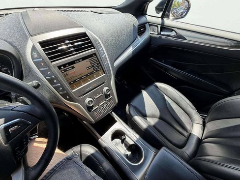 Used 2017 Lincoln MKC Premiere FWD image 18