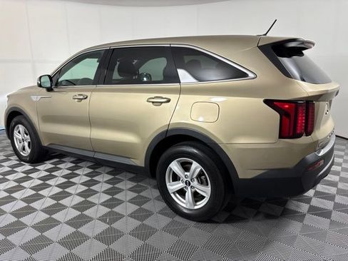 Used 2021 Kia Sorento LX FWD image 38