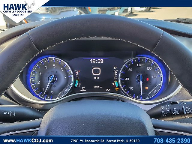 Used 2024 Chrysler Pacifica Touring-L FWD image 17