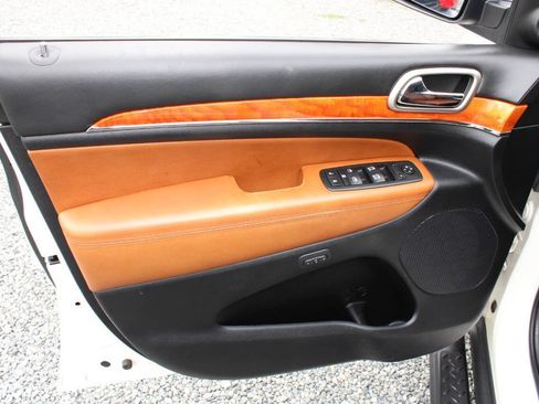 Used 2012 Jeep Grand Cherokee Overland AWD/4WD image 21