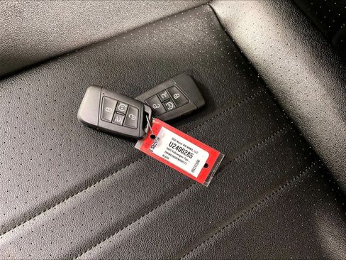 Used 2023 Volkswagen Tiguan SE image 29