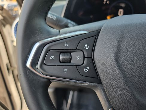 Certified 2025 Chevrolet Trax LT w/ Driver Confidence Package FWD image 19