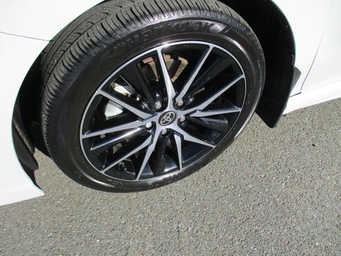 Used 2024 Toyota Camry SE w/ Cold Weather Package AWD/4WD image 9