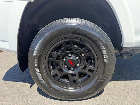 Used 2022 Toyota 4Runner SR5 AWD/4WD image 9