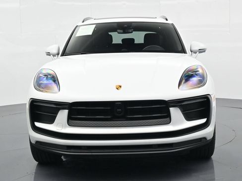 Certified 2025 Porsche Macan AWD/4WD image 10