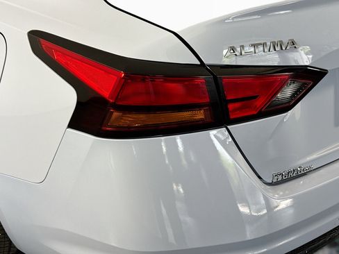 Used 2024 Nissan Altima 2.5 SR FWD image 36