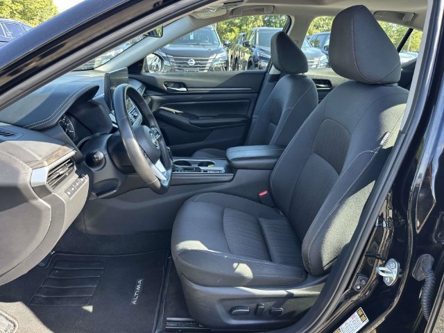 Used 2025 Nissan Altima 2.5 SV w/ SV Premium Package FWD image 16