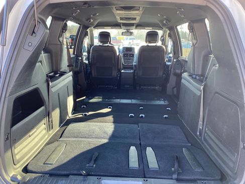 Used 2019 Dodge Grand Caravan SXT image 37