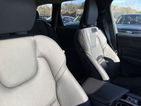 Used 2023 Volvo XC60 B5 Plus FWD image 19