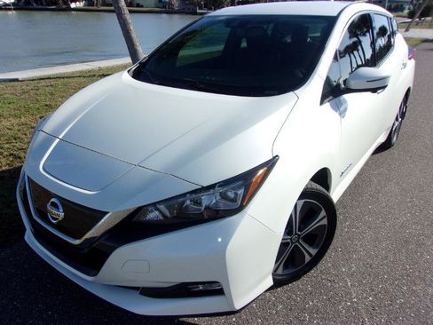 Used 2019 Nissan Leaf SL w/ SL Technology Package FWD image 8