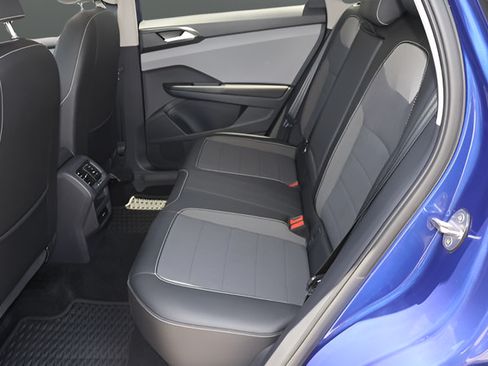 Certified 2023 Volkswagen Taos SE FWD image 13