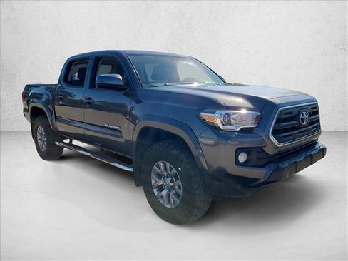 Used 2017 Toyota Tacoma SR5 w/ Tow Package image 3