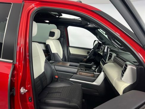 Used 2025 Toyota Sequoia Capstone image 31