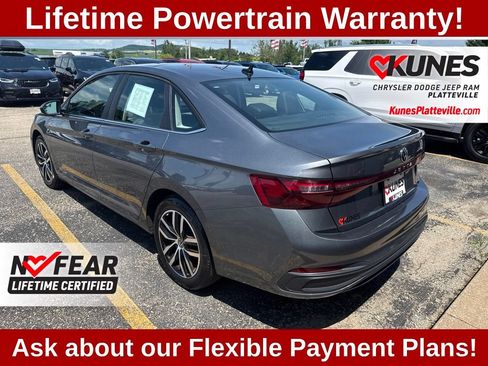 Used 2025 Volkswagen Jetta SE FWD image 7