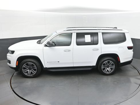 Used 2024 Jeep Wagoneer Series II w/ Flexible Seating Group RWD image 34