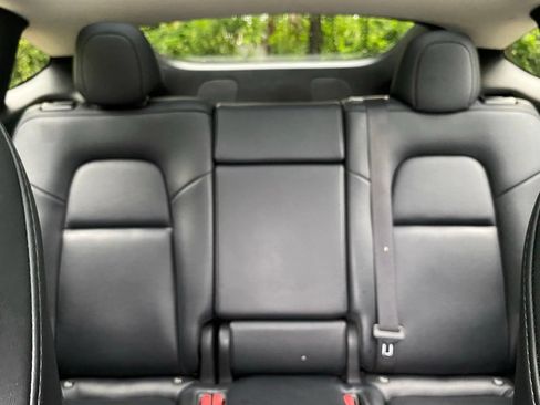 Used 2022 Tesla Model Y Long Range AWD/4WD image 20