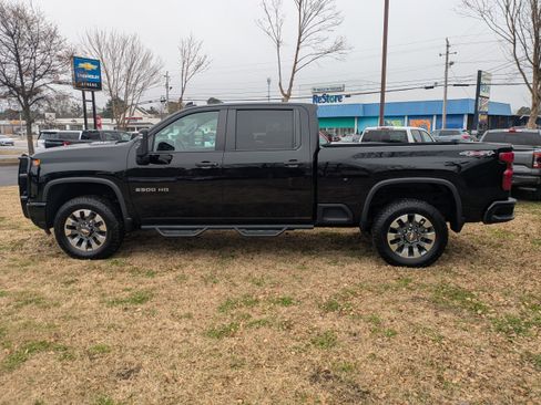 Used 2024 Chevrolet Silverado 2500 Custom image 7