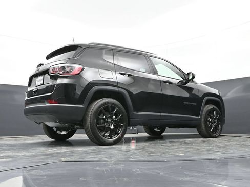 Used 2026 Jeep Compass Latitude AWD/4WD image 35