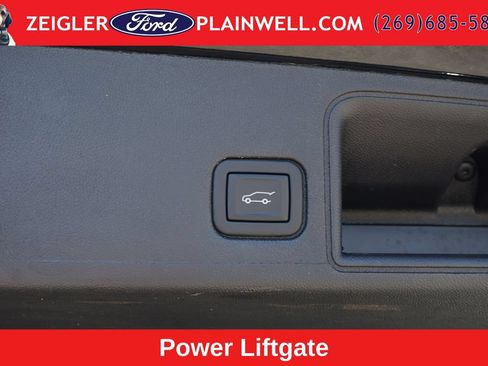 Used 2024 GMC Terrain SLT AWD/4WD image 11