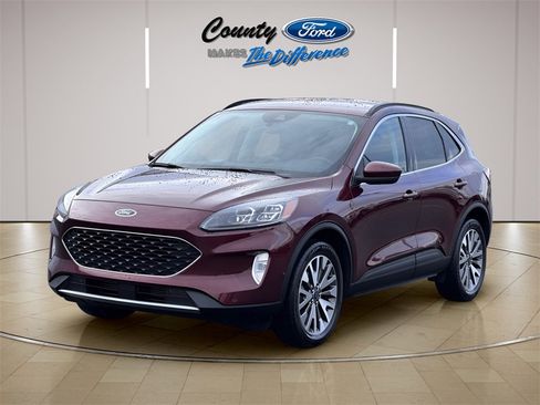 Used 2021 Ford Escape Titanium image 2