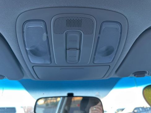 Used 2016 Kia Soul + image 9