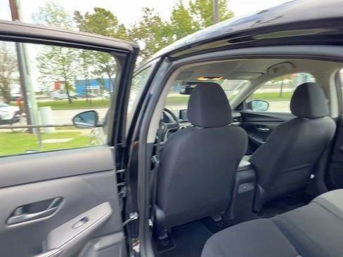 Used 2024 Nissan Sentra SV image 38