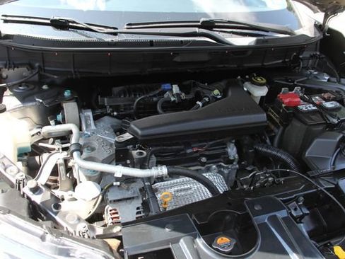Used 2017 Nissan Rogue SV AWD/4WD image 15