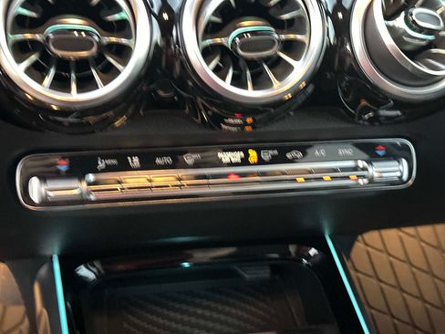 Used 2025 Mercedes-Benz GLB 250 image 23