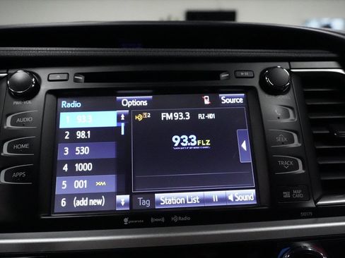 Used 2018 Toyota Highlander XLE FWD image 26