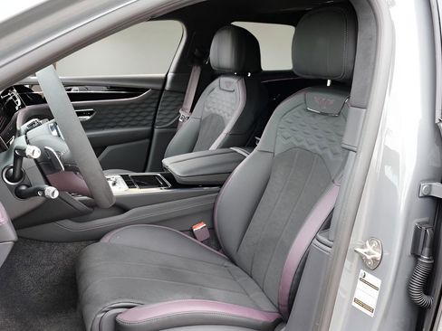 New 2025 Bentley Flying Spur Plug-In Hybrid image 12