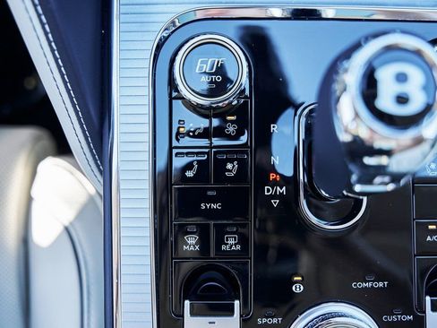 Used 2024 Bentley Flying Spur V8 image 65