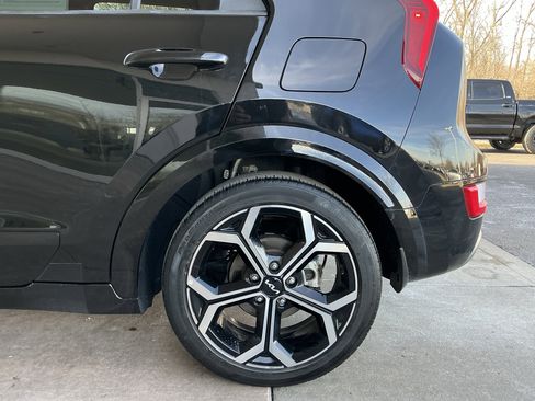 Used 2023 Kia Niro EX Touring image 23