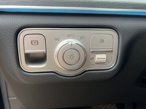 Used 2025 Mercedes-Benz GLE 450e 4MATIC image 14