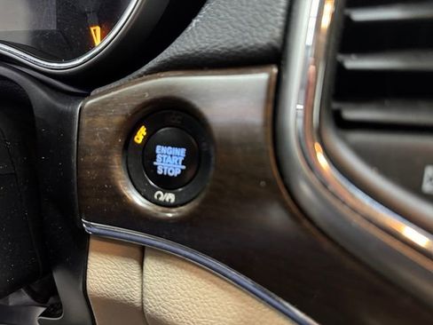 Used 2018 Jeep Grand Cherokee Limited image 22