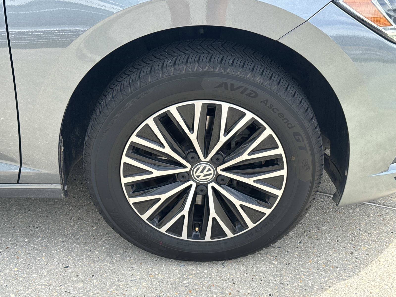 Used 2020 Volkswagen Jetta SE w/ SE Cold Weather Package FWD image 4