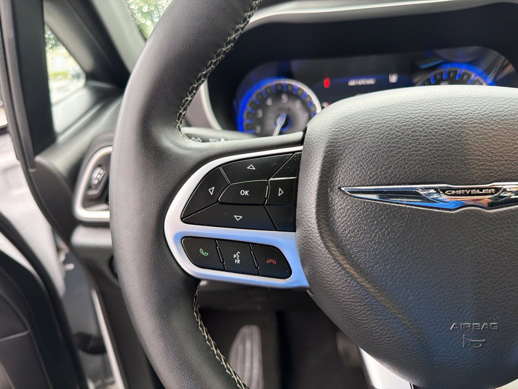 Used 2025 Chrysler Pacifica Select FWD image 15