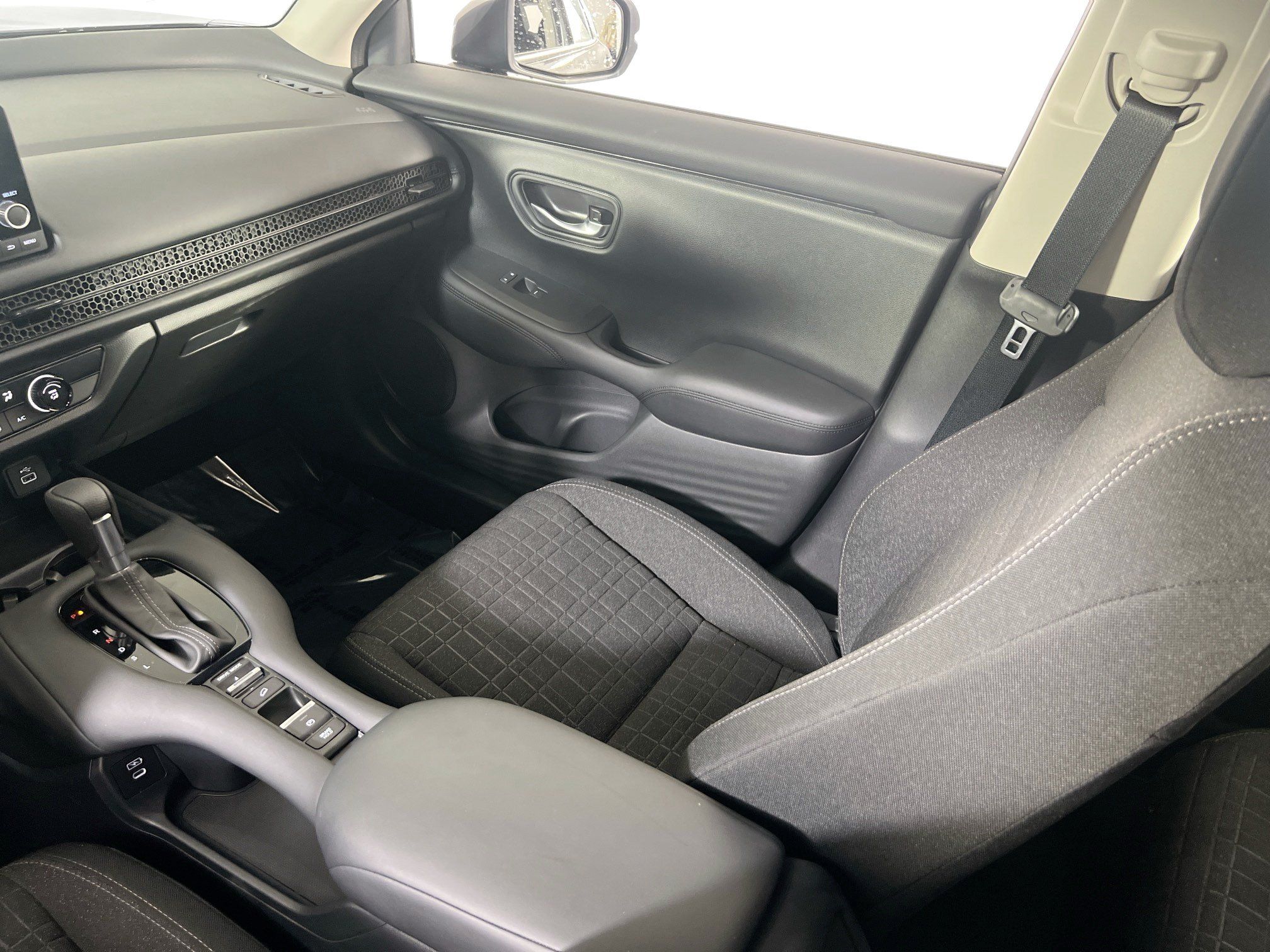 Used 2025 Honda HR-V LX image 21