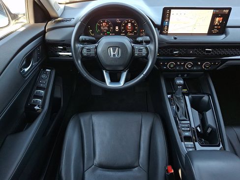 Used 2023 Honda Accord Touring image 11