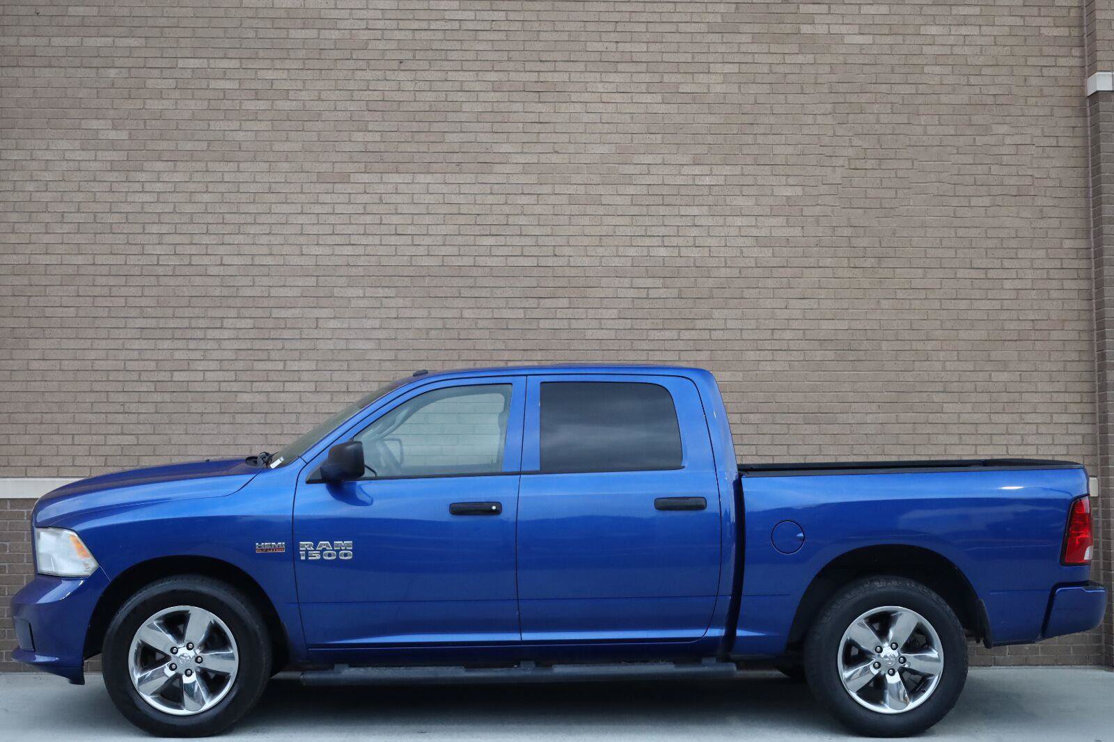 Used 2015 RAM 1500 Express RWD image 3