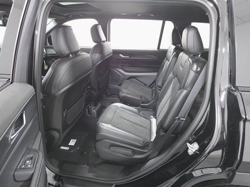 New 2025 Jeep Grand Cherokee L Altitude image 23