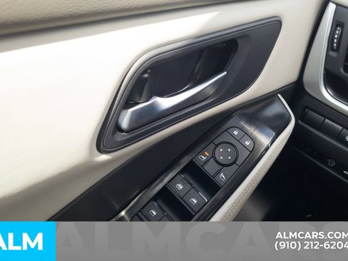 Used 2025 Nissan Rogue SV AWD/4WD image 14