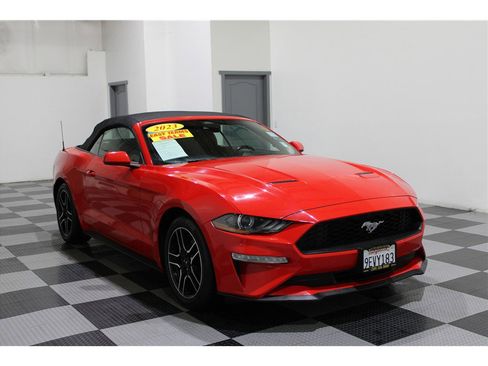 Used 2023 Ford Mustang Premium image 3