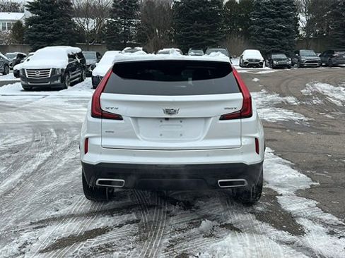 Used 2024 Cadillac XT4 Premium Luxury image 5