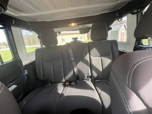 Used 2017 Jeep Wrangler Unlimited Rubicon w/ Dual Top Group image 24