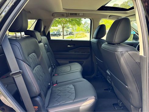 New 2026 Nissan Pathfinder Platinum image 12