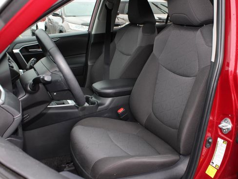 Used 2024 Toyota RAV4 XLE w/ Convenience Package image 17