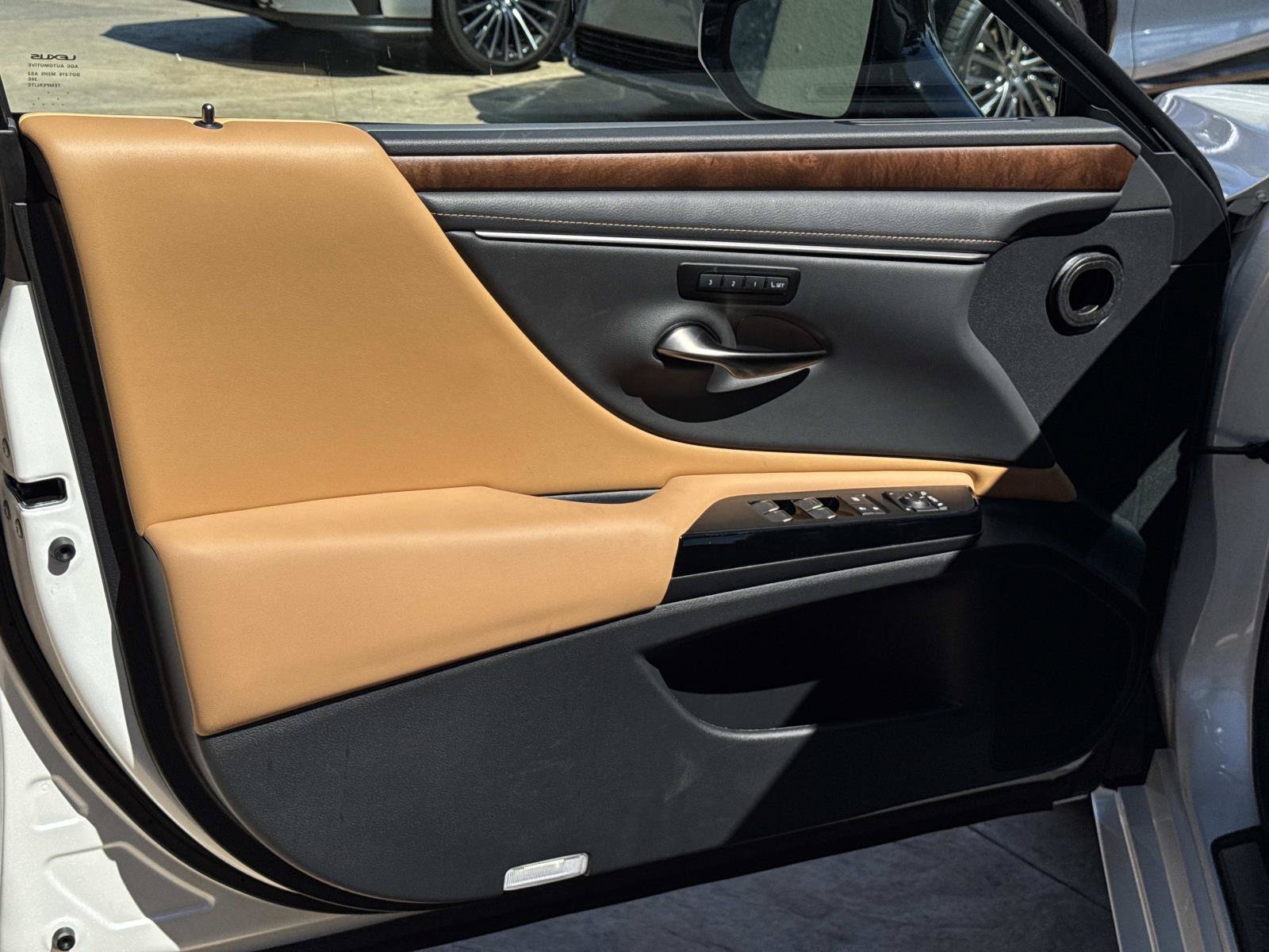 Certified 2025 Lexus ES 350 w/ Premium Package FWD image 11