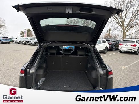 Used 2025 Volkswagen Tiguan SE R-Line image 28