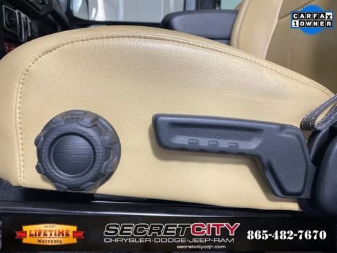 Used 2018 Jeep Wrangler Unlimited Rubicon image 13