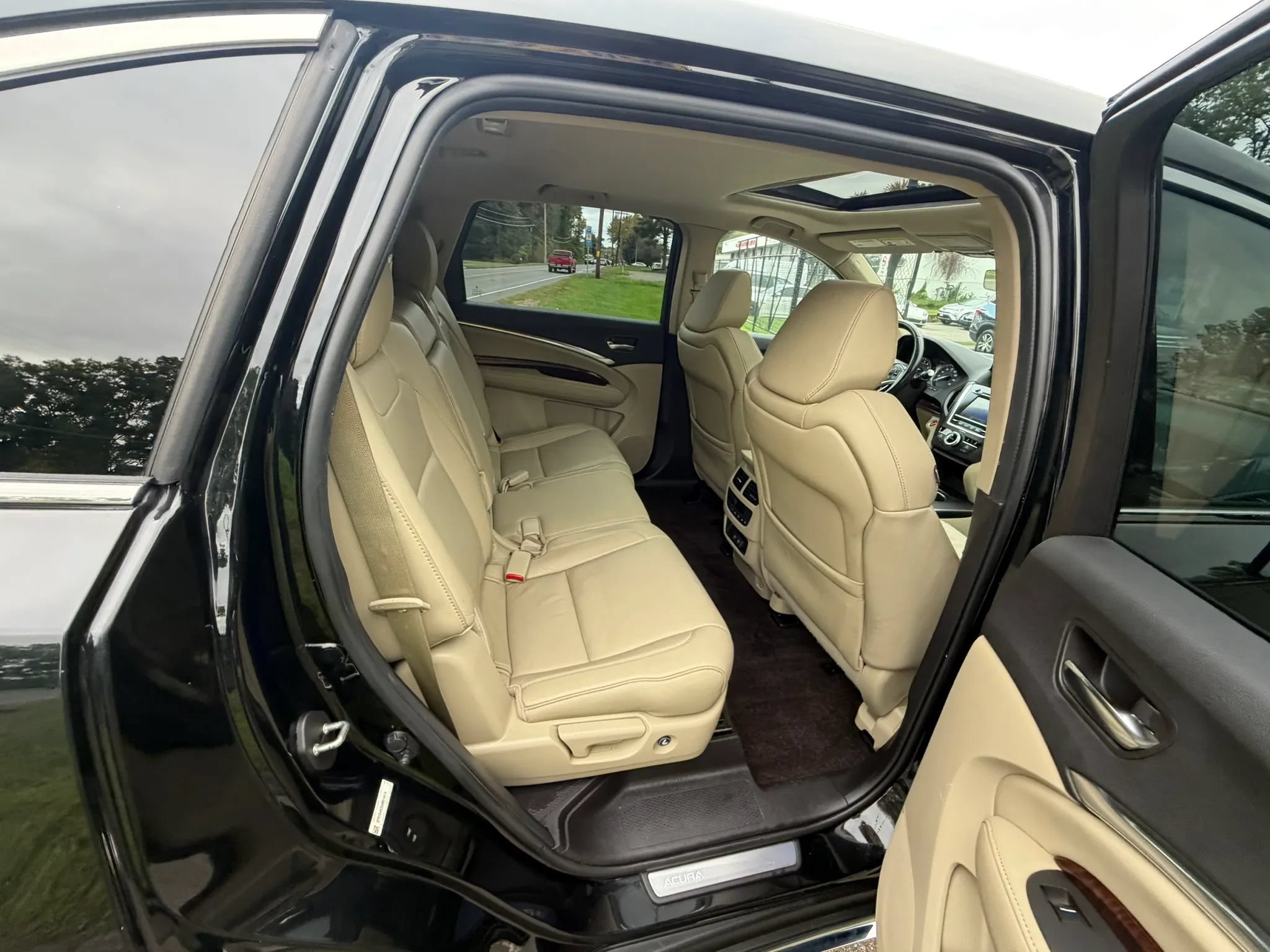 Used 2017 Acura MDX SH-AWD image 16